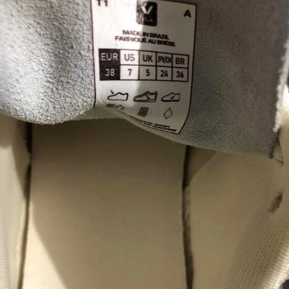 Veja Women's Sneakers in White and Cream - Picture 8 of 9